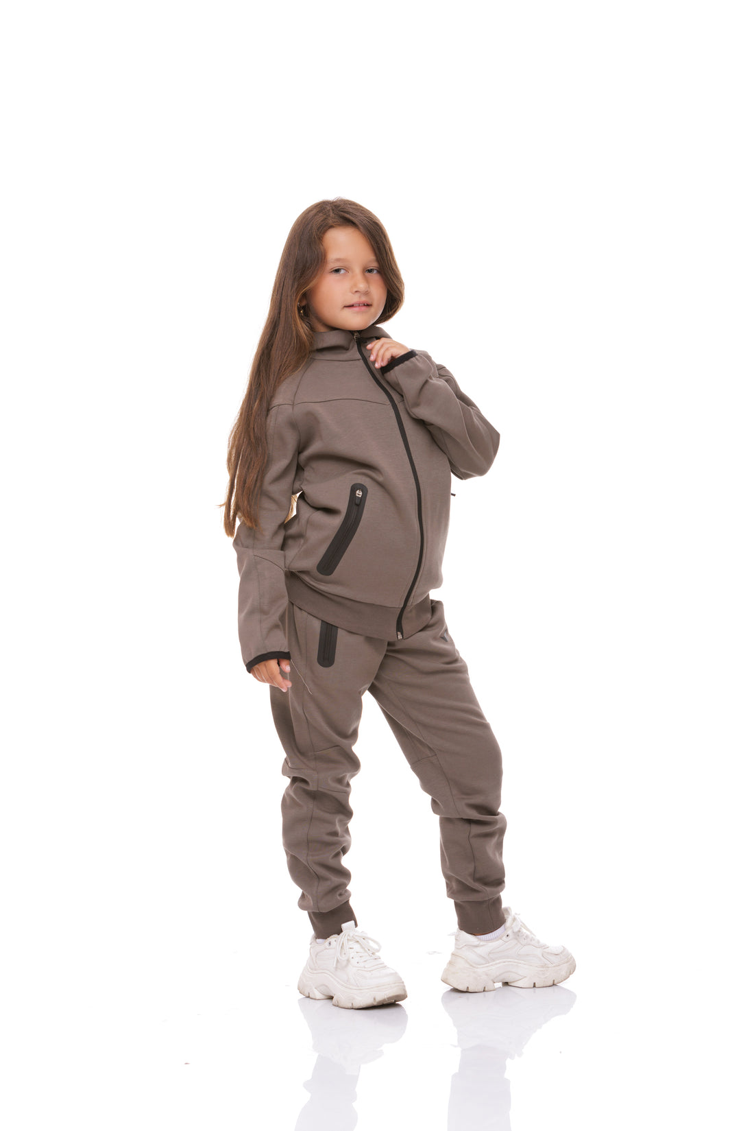 Детски спортен екип в цвят каки