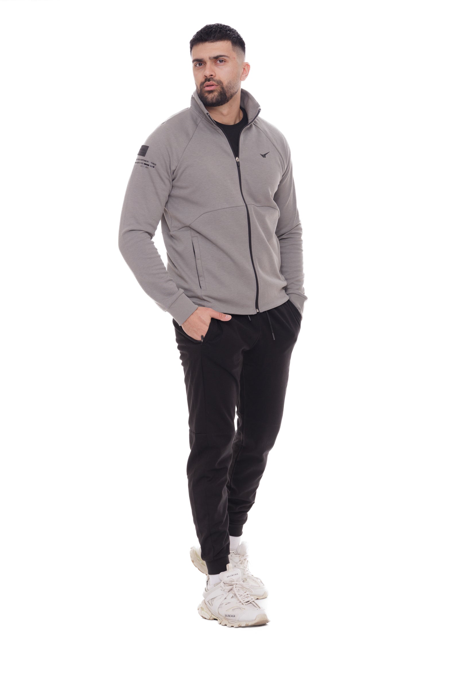 Мъжки спортен екип в сиво и черно