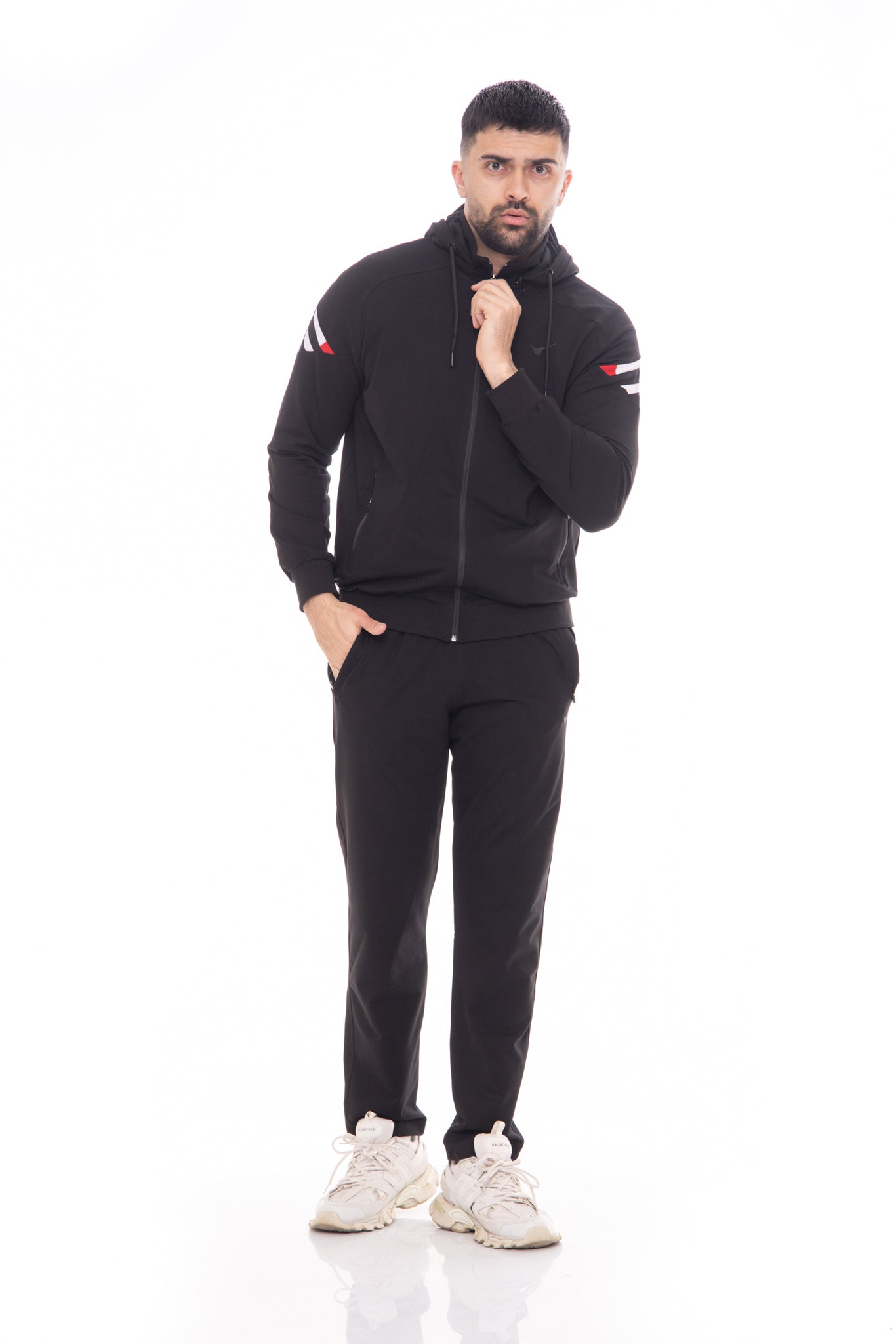 Мъжки спортен екип в черно с бяло и червено