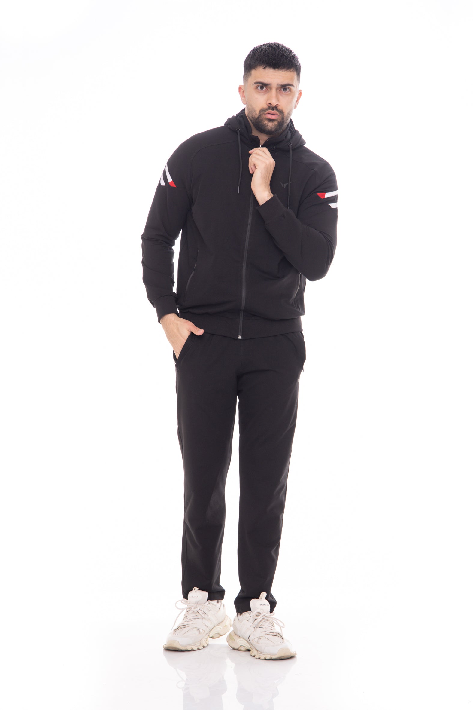 Мъжки спортен екип в черно с бяло и червено