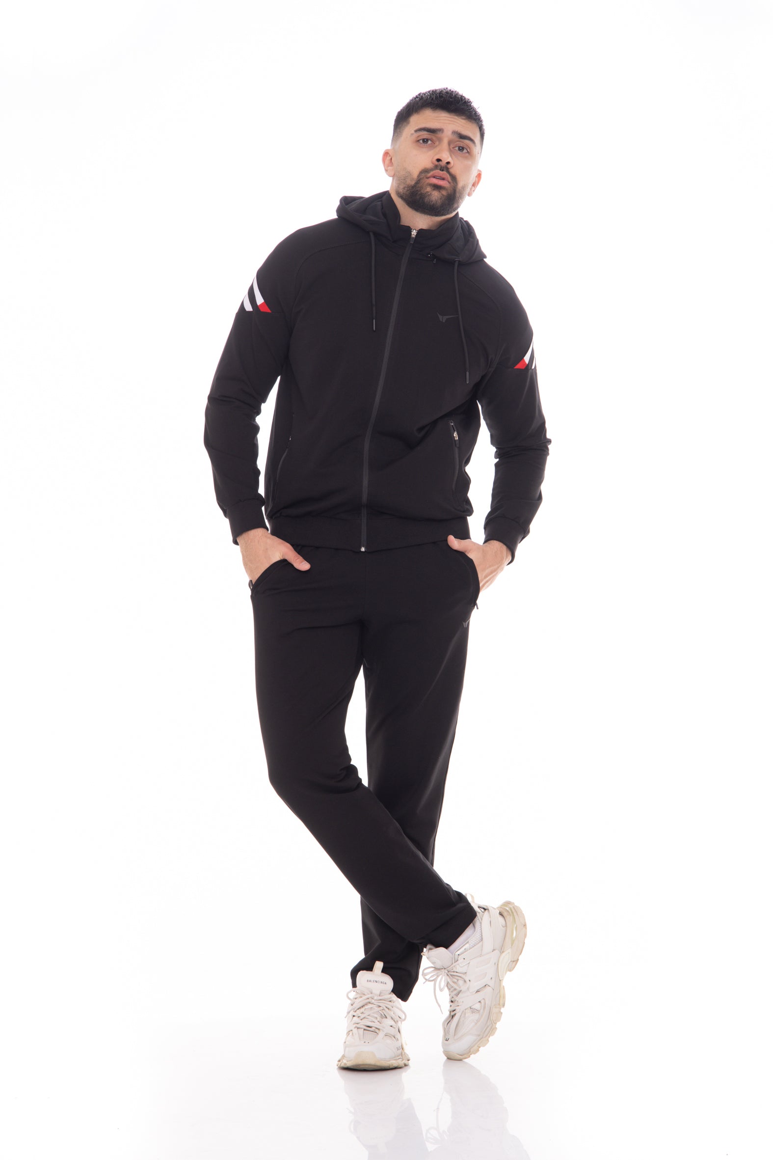 Мъжки спортен екип в черно с бяло и червено