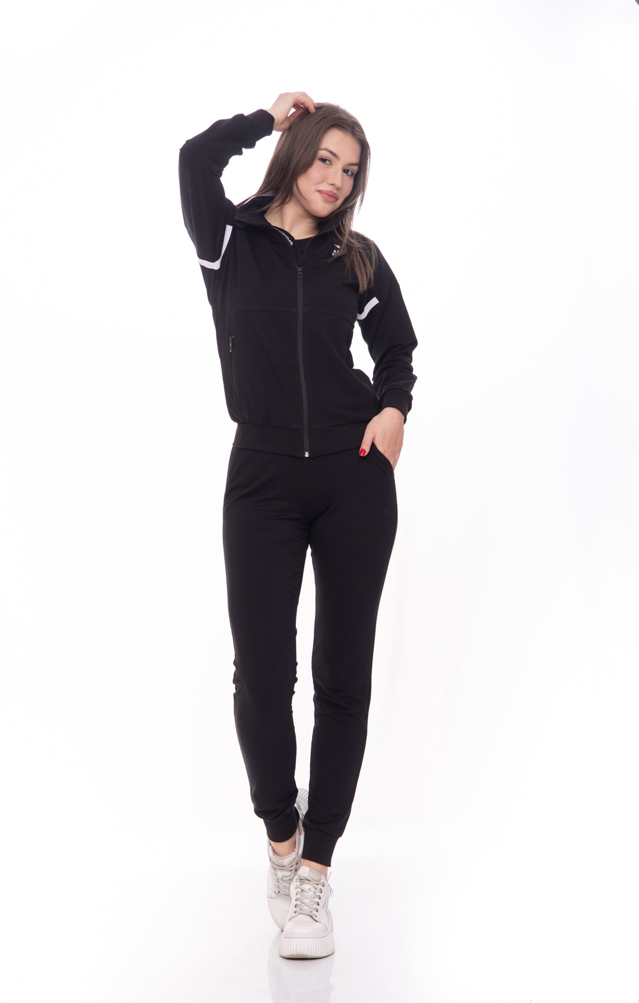 Дамски спортен екип в черно