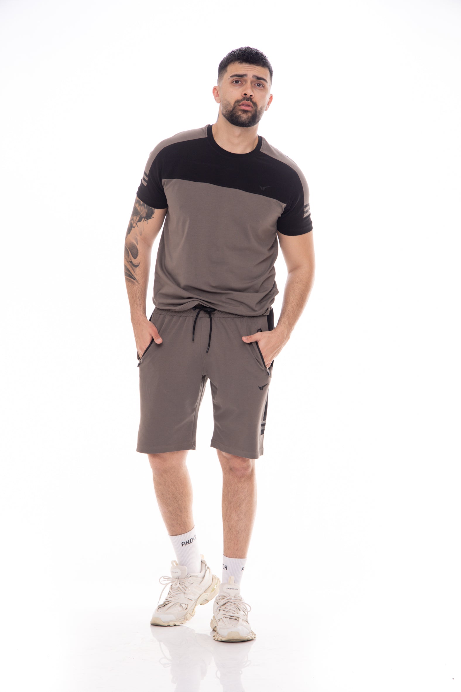 Мъжка тениска в каки и черно