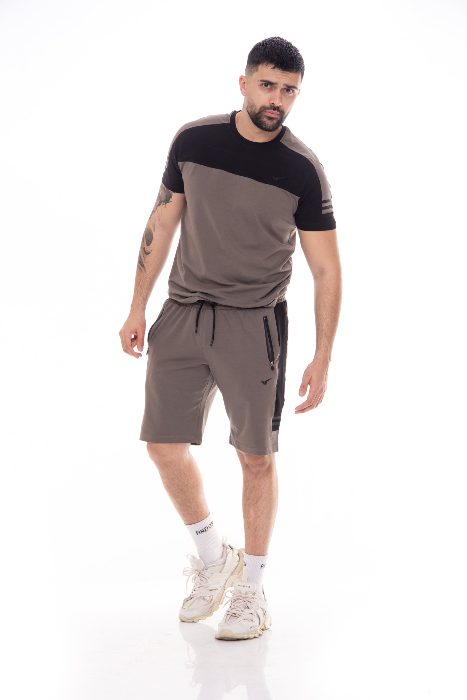 Мъжка тениска в каки и черно