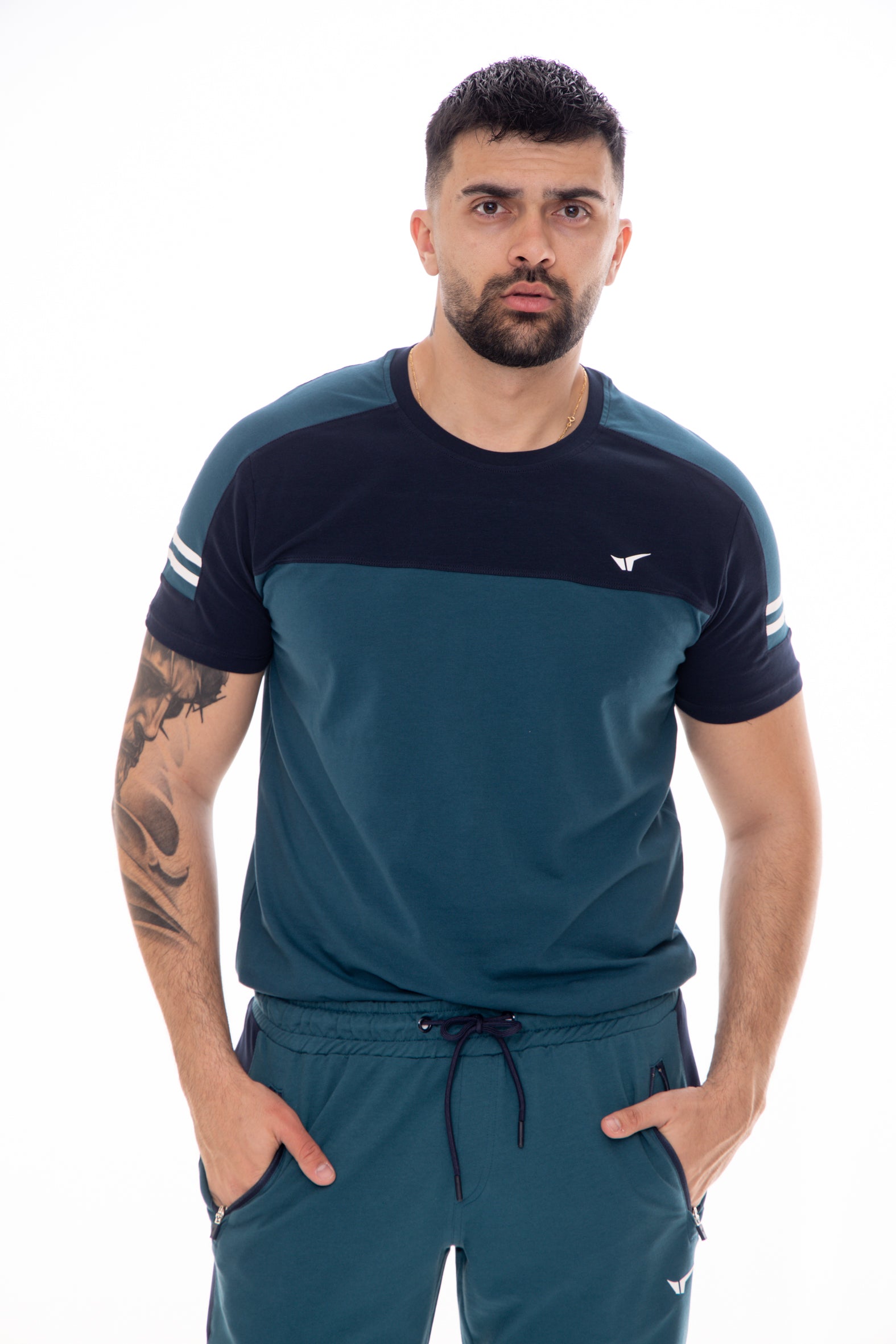 Мъжка тениска в петрол и тъмно синьо