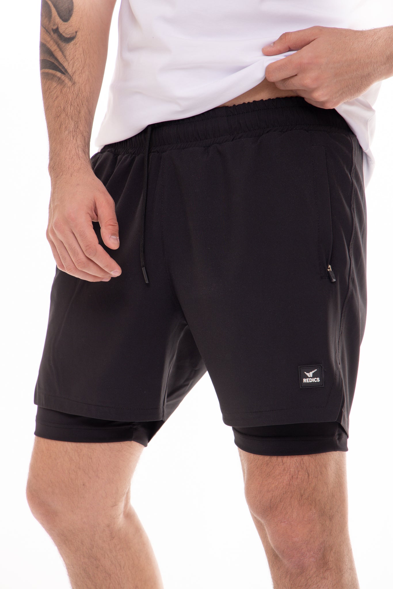 Мъжки шушлякови шорти с клин в черно