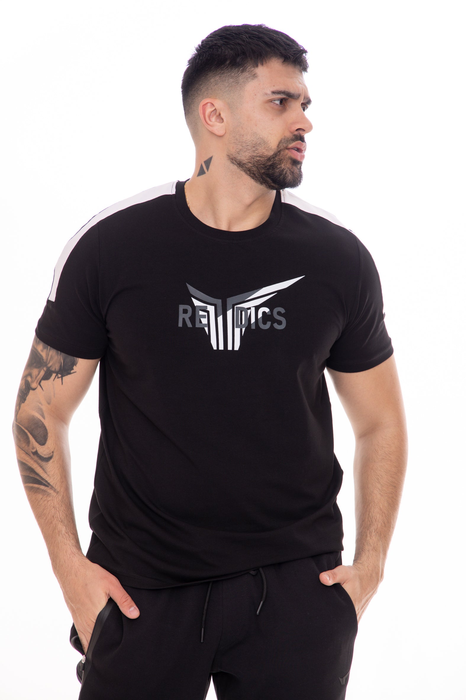 Мъжка черна тениска