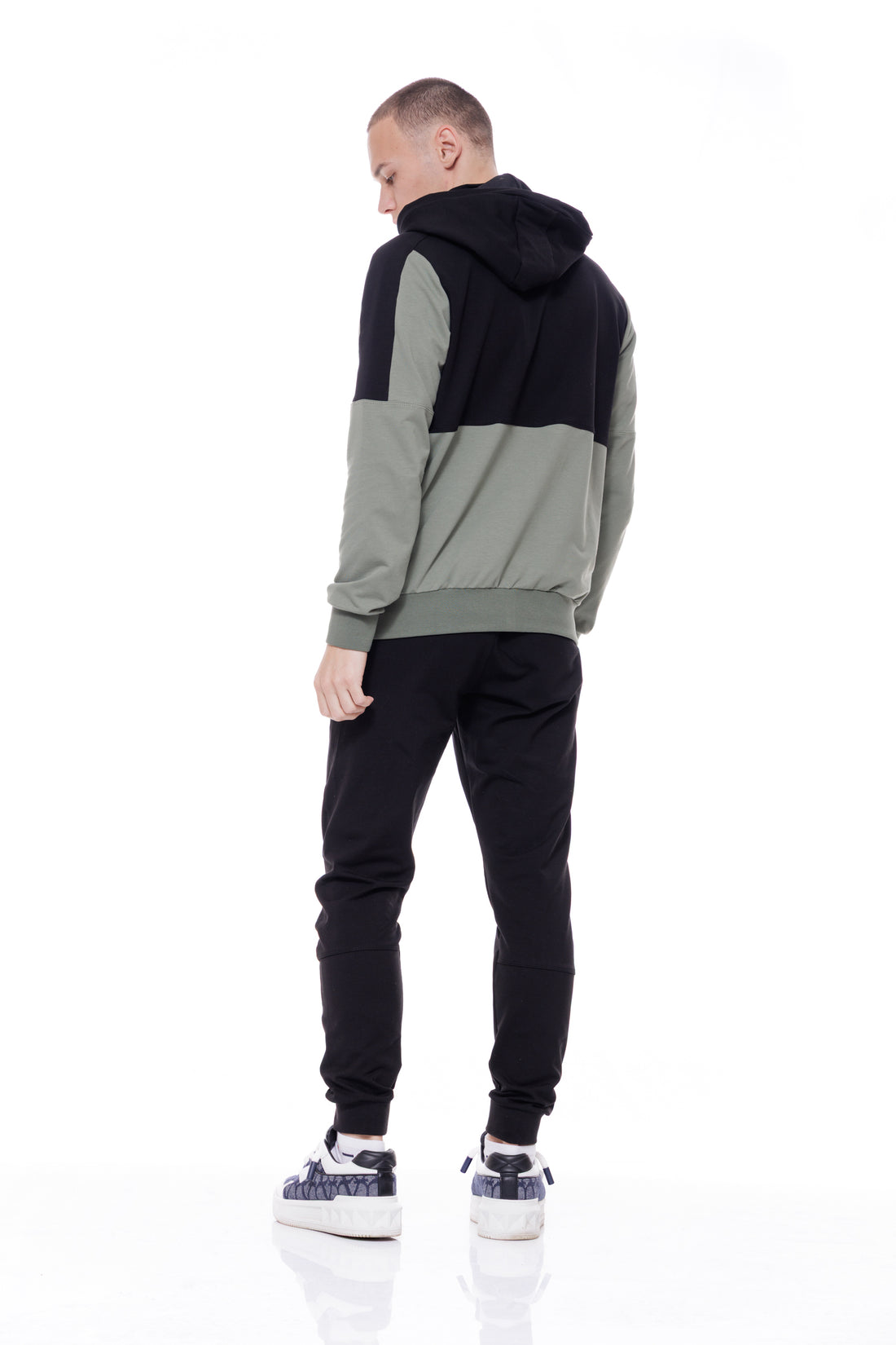 Мъжки спортен екип в черно и зелено 25-0074