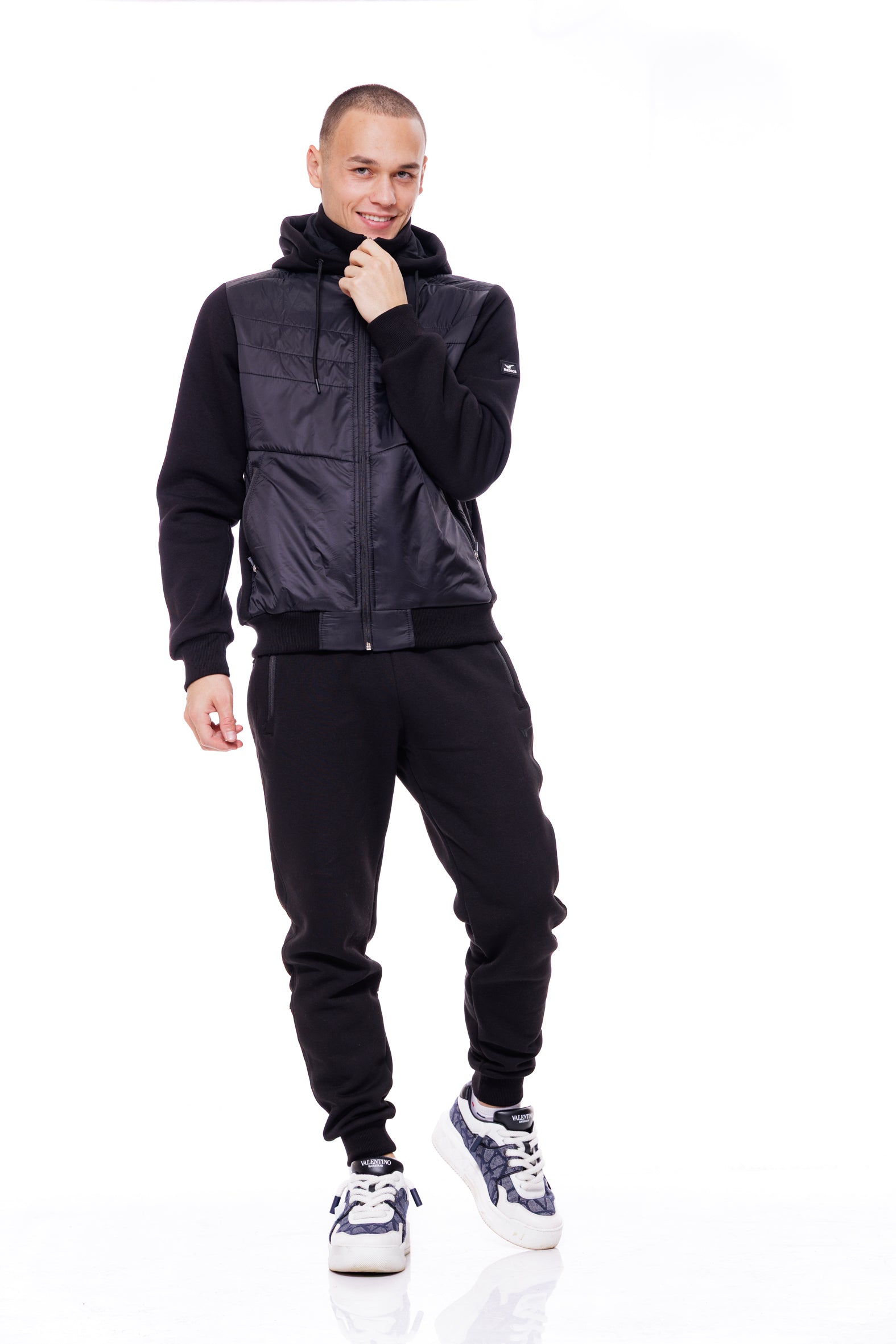 Мъжки ватиран анорак в черно с шушляк 25-0097