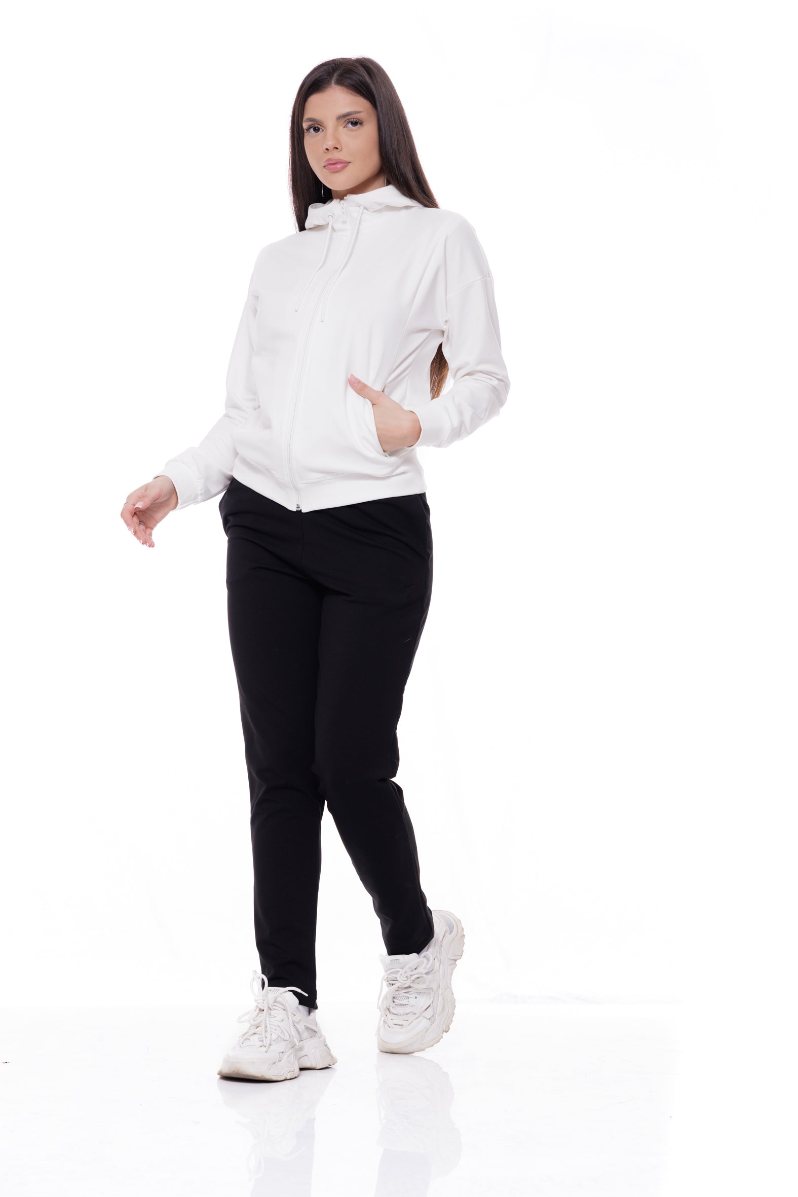 Дамски спортен екип в екрю 25-1059