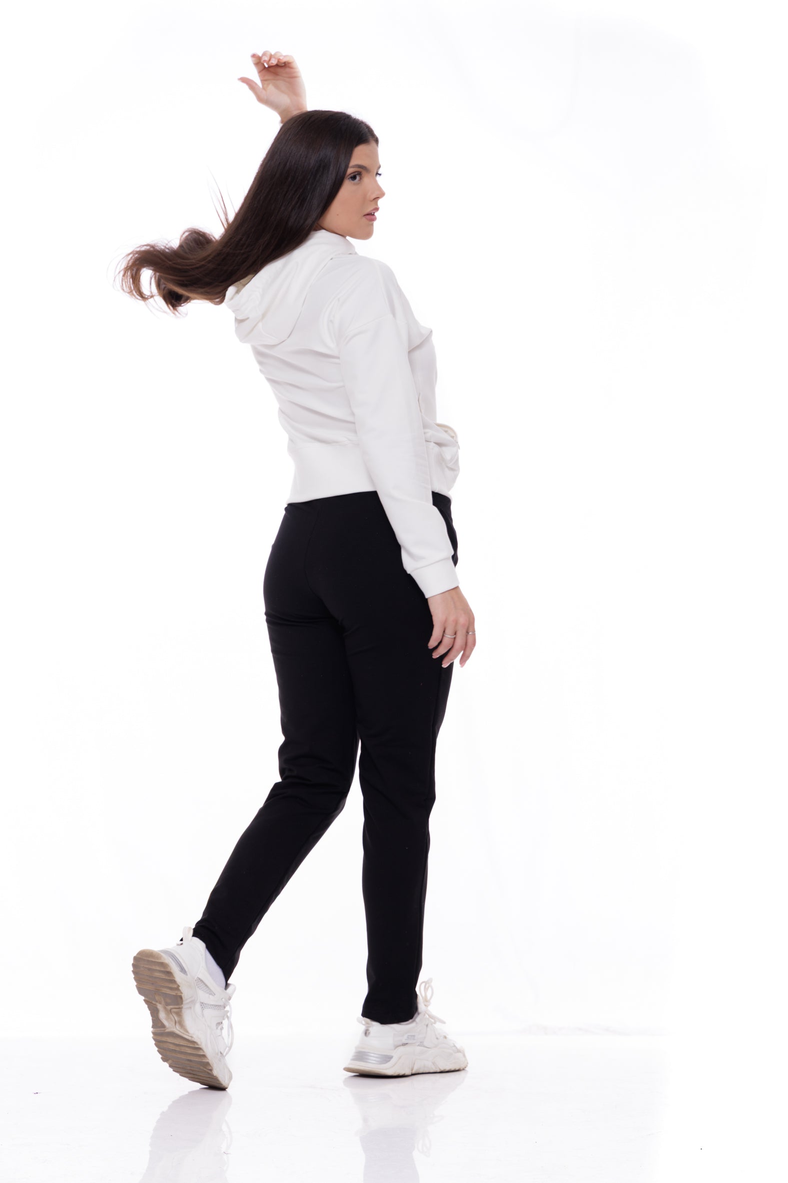 Дамски спортен екип в екрю 25-1059