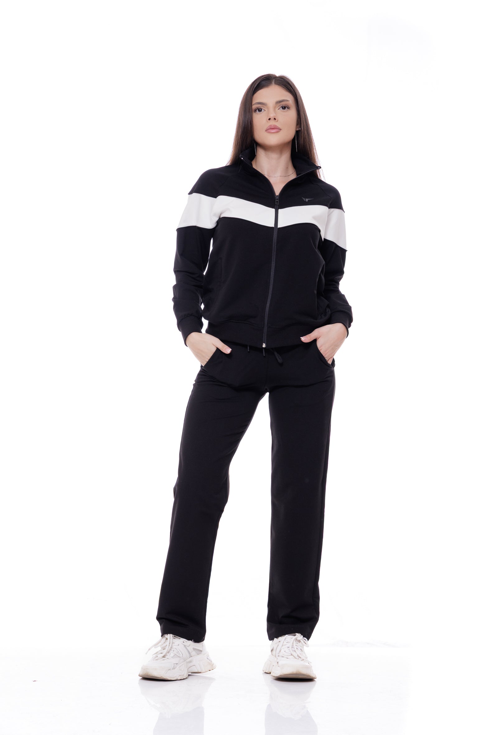 Дамски спортен екип в черно и екрю 25-1082