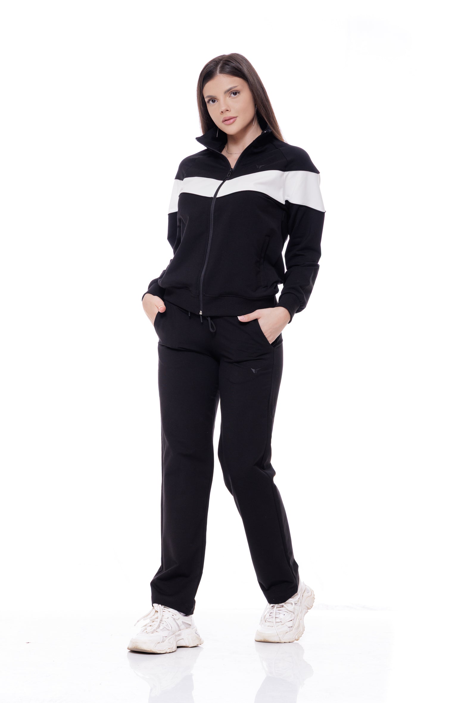 Дамски спортен екип в черно и екрю 25-1082