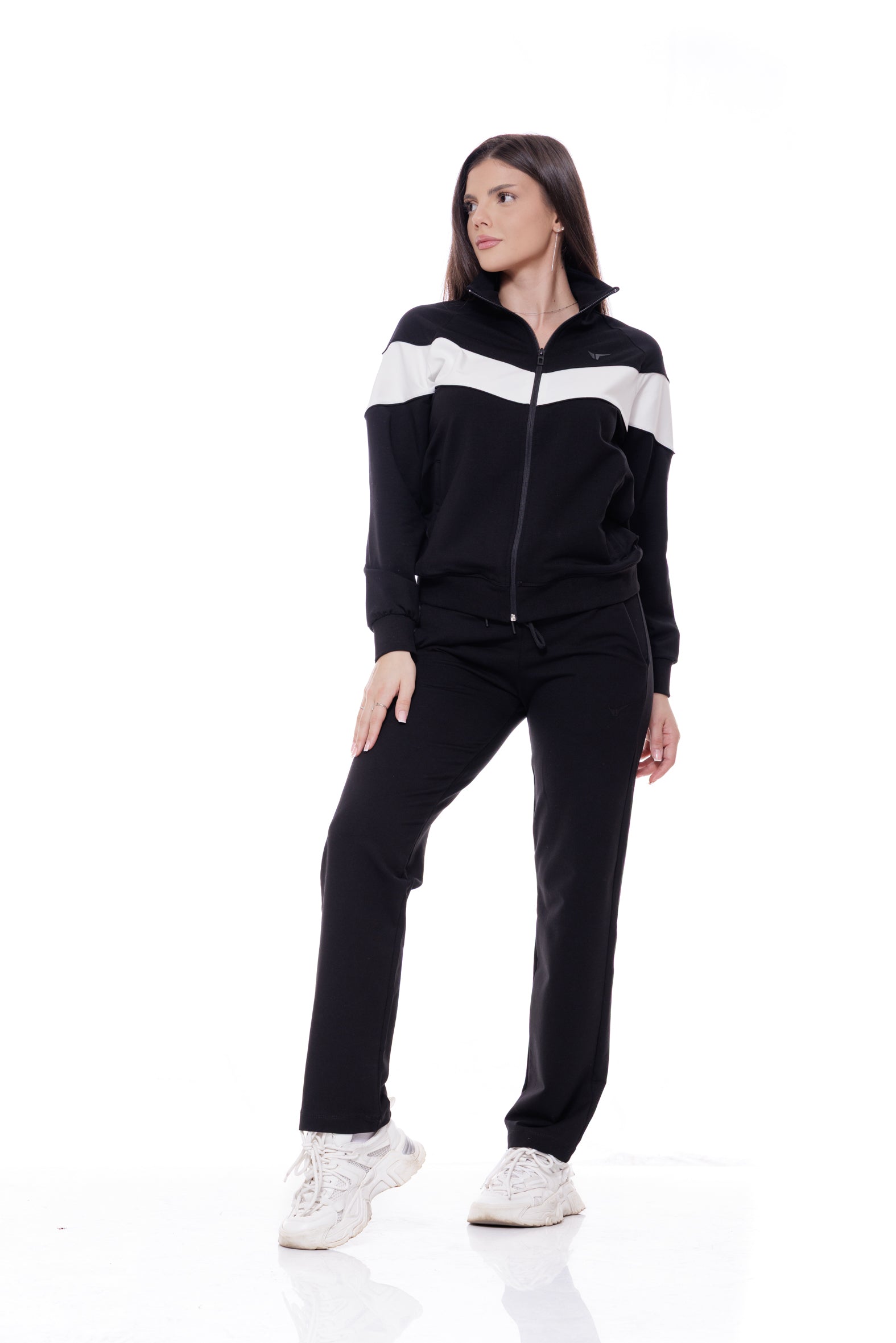 Дамски спортен екип в черно и екрю 25-1082