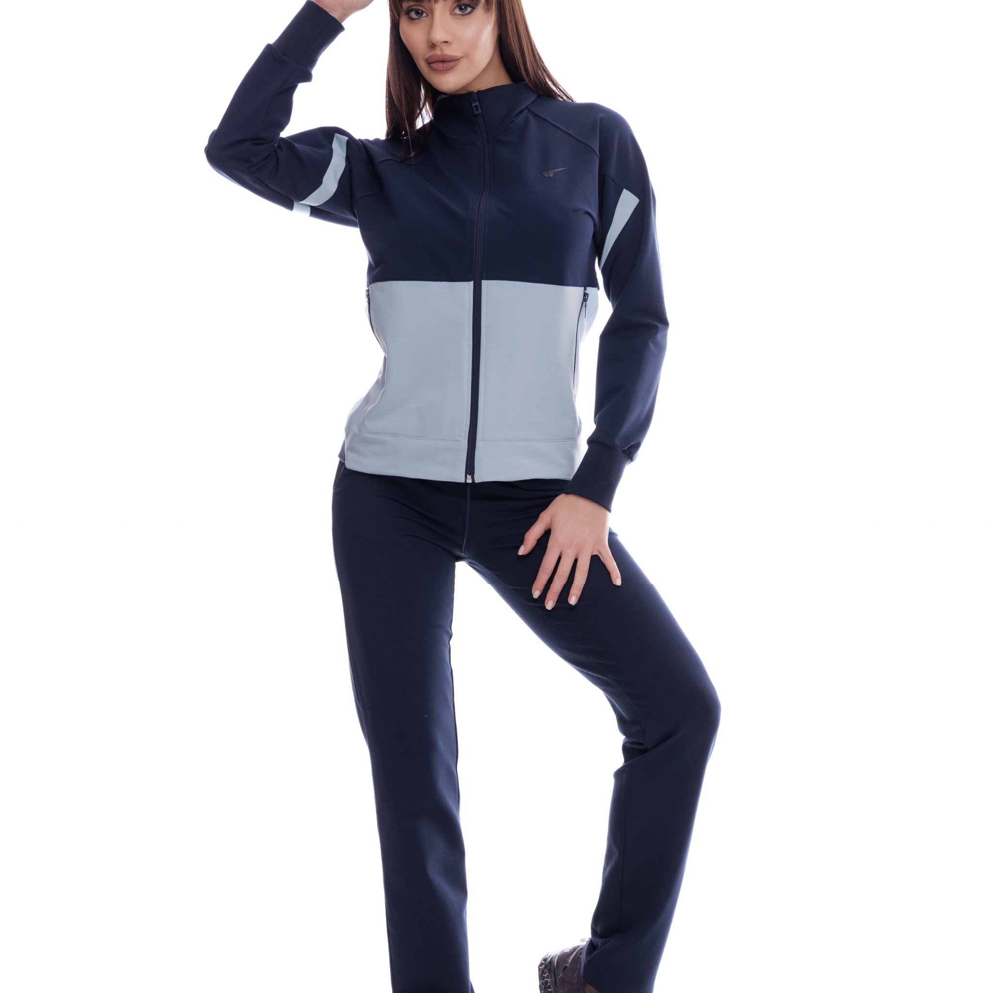 Дамски спортен екип в тъмно синьо и синьо