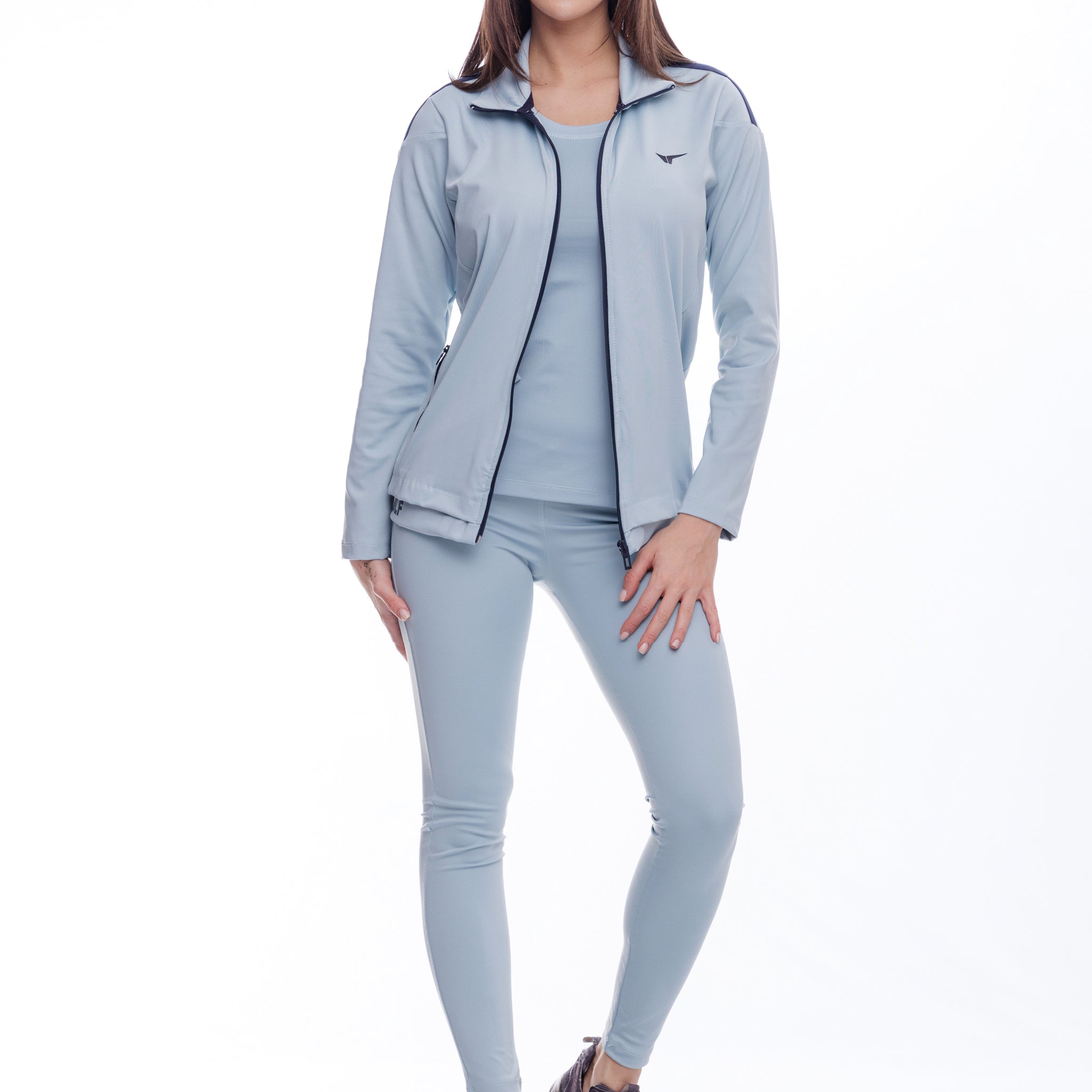 Дамски спортен екип във небесно синьо