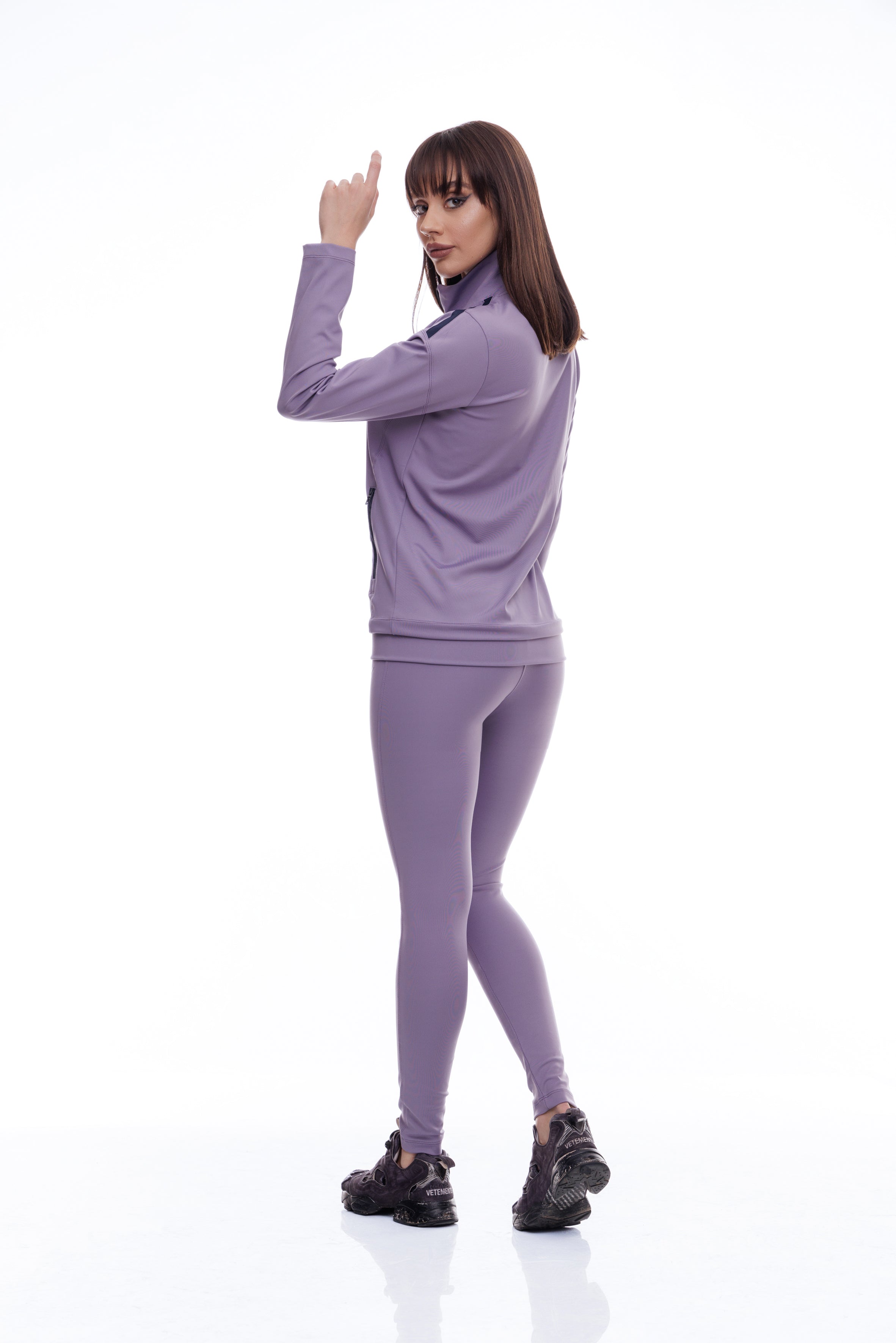 Дамски спортен екип в лилаво