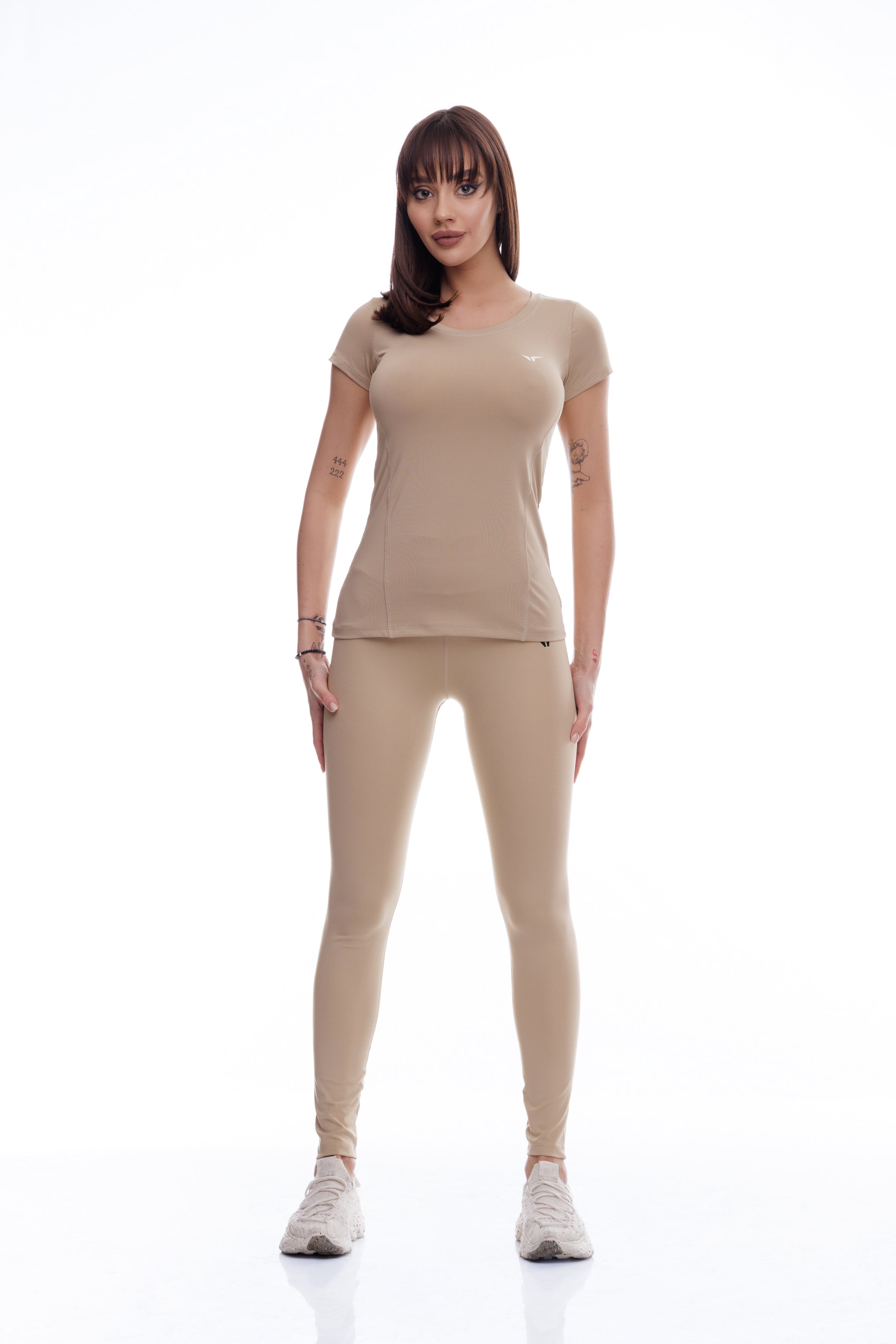 Дамска тениска в бежово